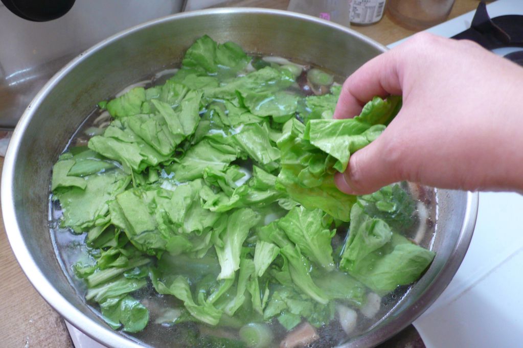 茼蒿咸汤圆「味之素品牌」高鲜味精的加工步骤