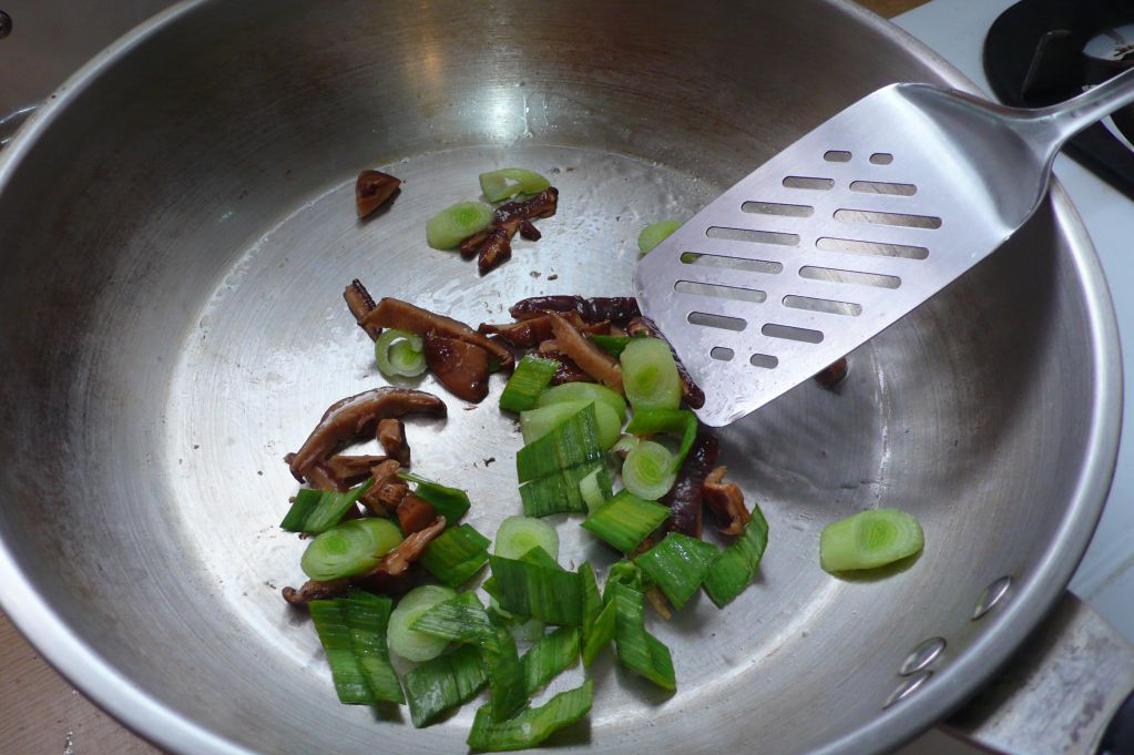 茼蒿咸汤圆「味之素品牌」高鲜味精的加工步骤