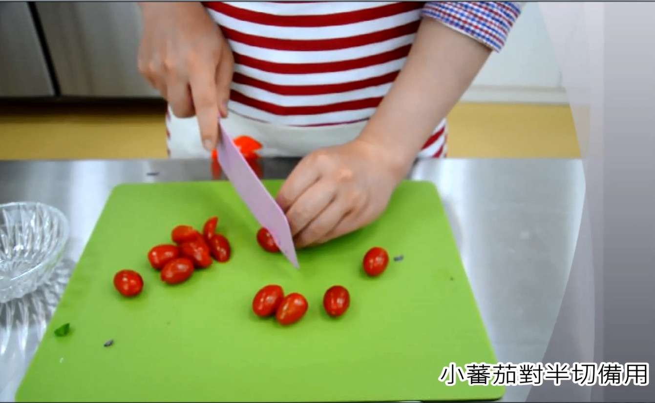 凯萨鸡肉沙拉的加工步骤