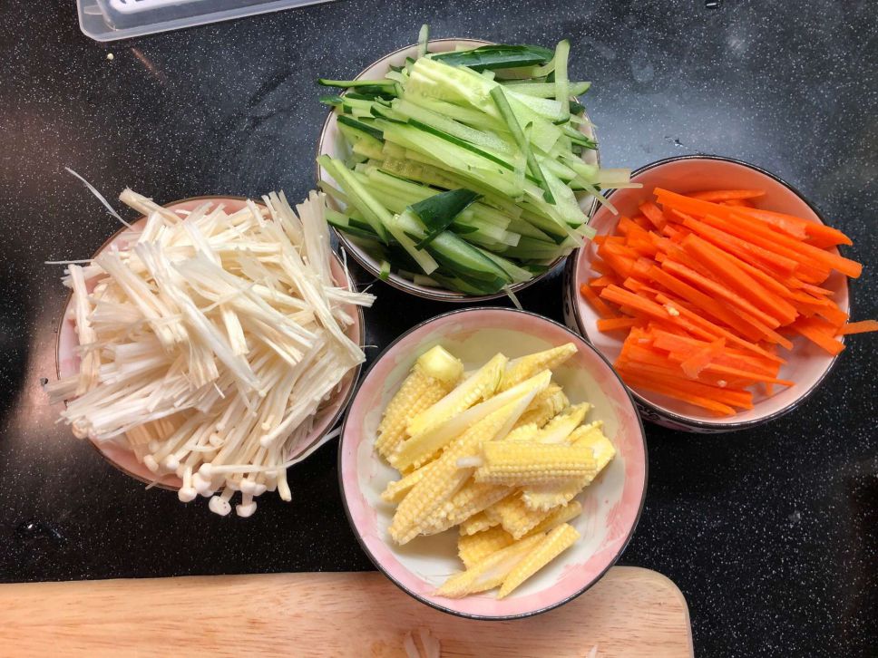 炒小黄瓜 凉拌菜 前菜 冷菜 素食的加工步骤