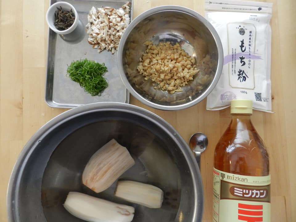 莲藕丸子（素食料理）的加工步骤