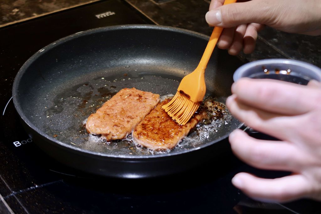 照烧新餐肉抓饼(全素)的加工步骤