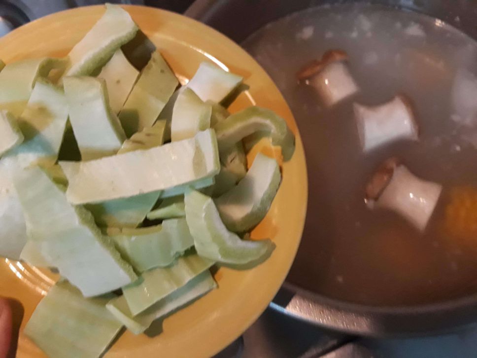 年节上大菜-素食-五形蔬菜汤的加工步骤