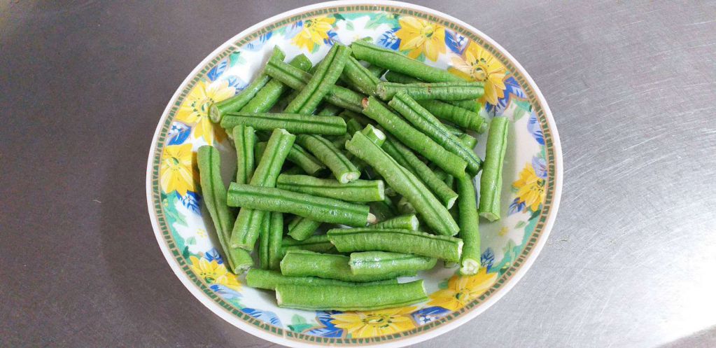 豇豆红萝卜🥕炒素火腿*萍姊的加工步骤