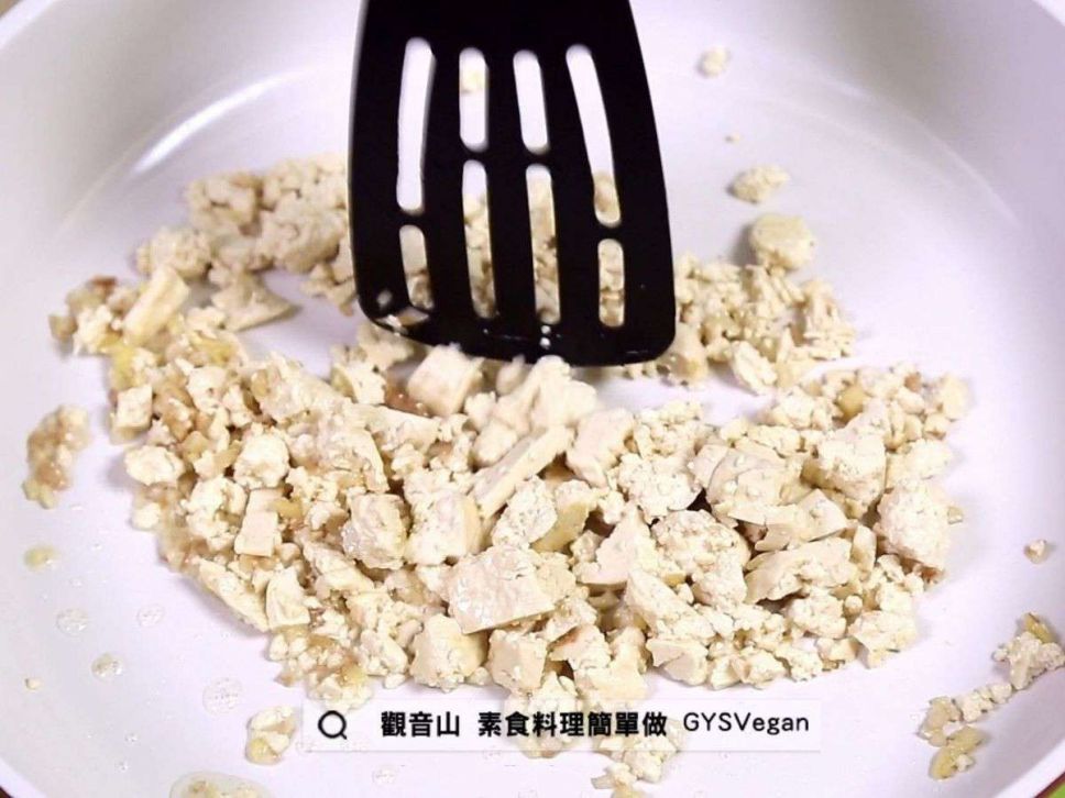 臭腐乳炒高丽🌿全素的加工步骤