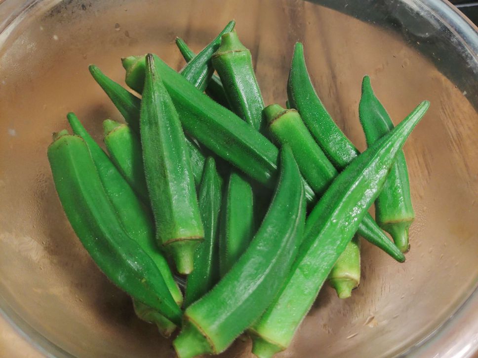 防疫宅料理~~秋葵纳豆凉拌的加工步骤