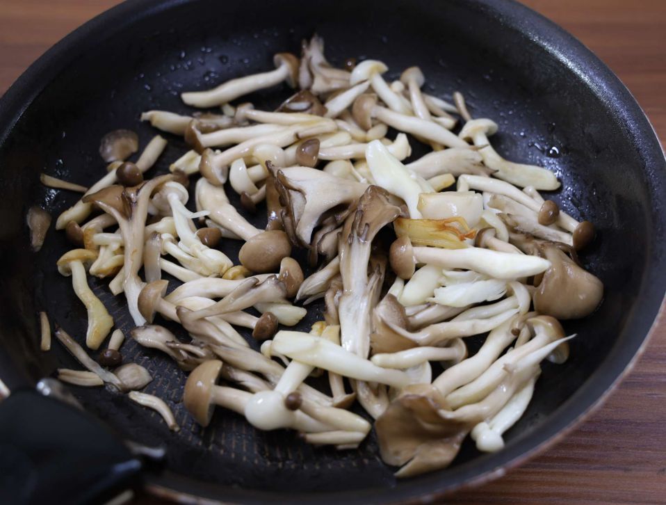 菇菇海苔豆腐烧(素食)的加工步骤