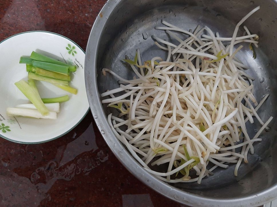 沙茶炒豆芽的加工步骤