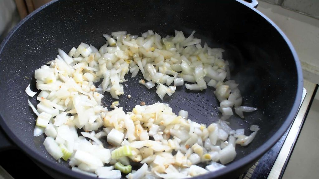 【素食料理】苹果蔬菜咖喱的加工步骤