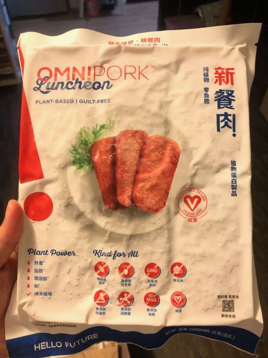 酸辣OmniPork新餐肉包生菜（纯素）的加工步骤