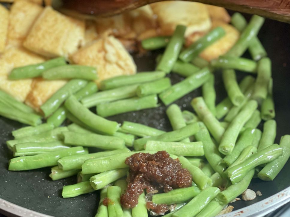 沙茶四季豆炒豆腐的加工步骤