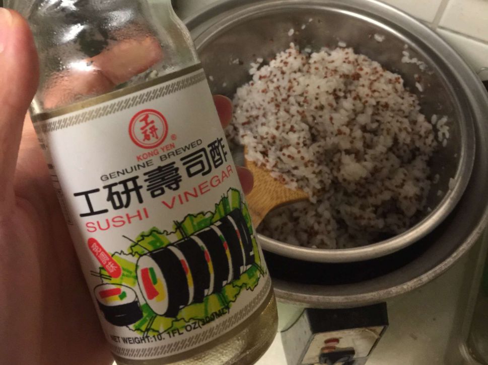 《蔬食》藜麦酪梨脆片加州卷🍳蛋奶素的加工步骤