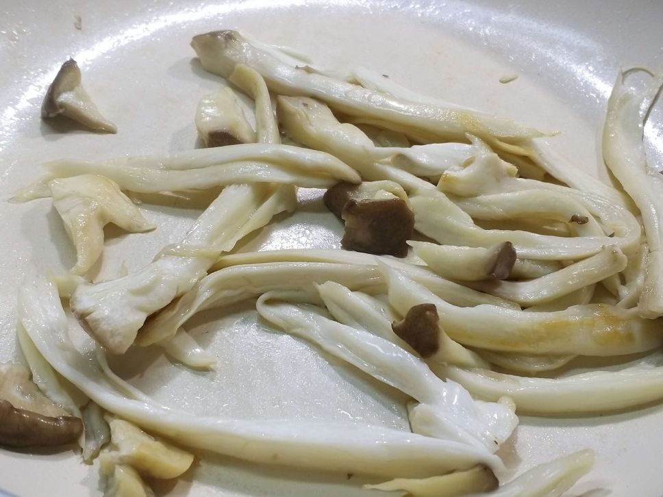 滑蛋杏鲍菇苋菜~全素食低卡减肥料理的加工步骤