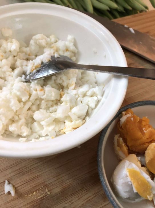 好下饭～ 金沙皮蛋四季豆的加工步骤