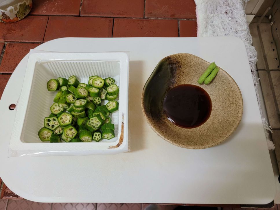 皮蛋.秋葵.芥末酱油膏的加工步骤