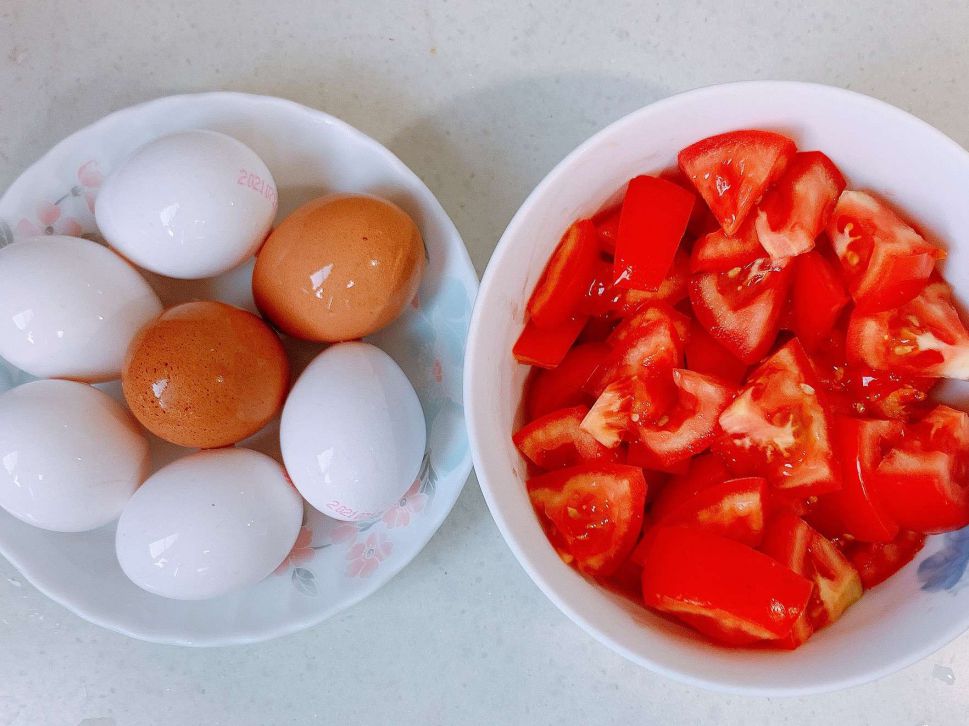 蕃茄炒蛋🍅～15分钟上菜～的加工步骤