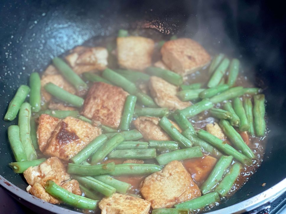 沙茶四季豆炒豆腐的加工步骤