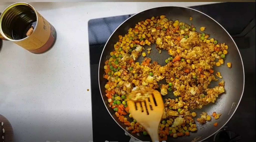 蔬食咖喱炒饭的加工步骤