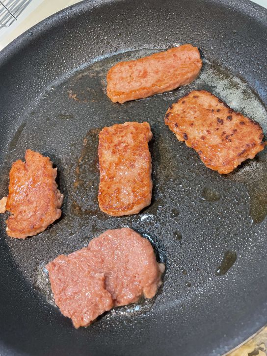 新餐肉库克先生三明治(奶素)的加工步骤