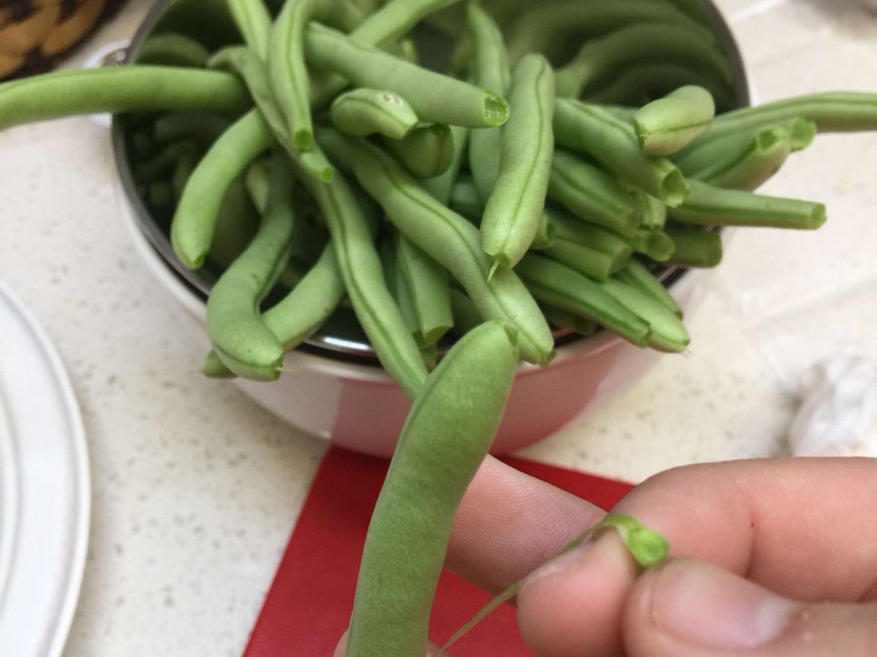 《便当菜》四季豆炒香菇的加工步骤