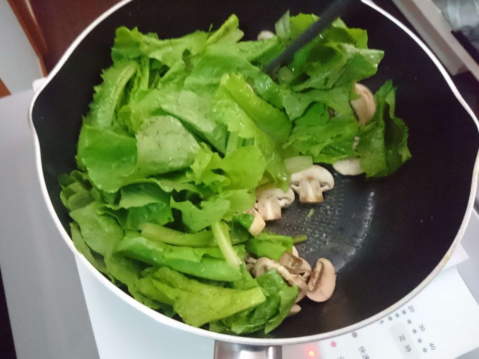 奶油蘑菇A菜 (生酮/低糖)的加工步骤