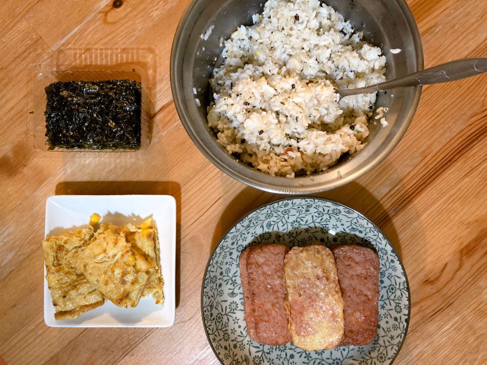 日式餐肉饭团的加工步骤