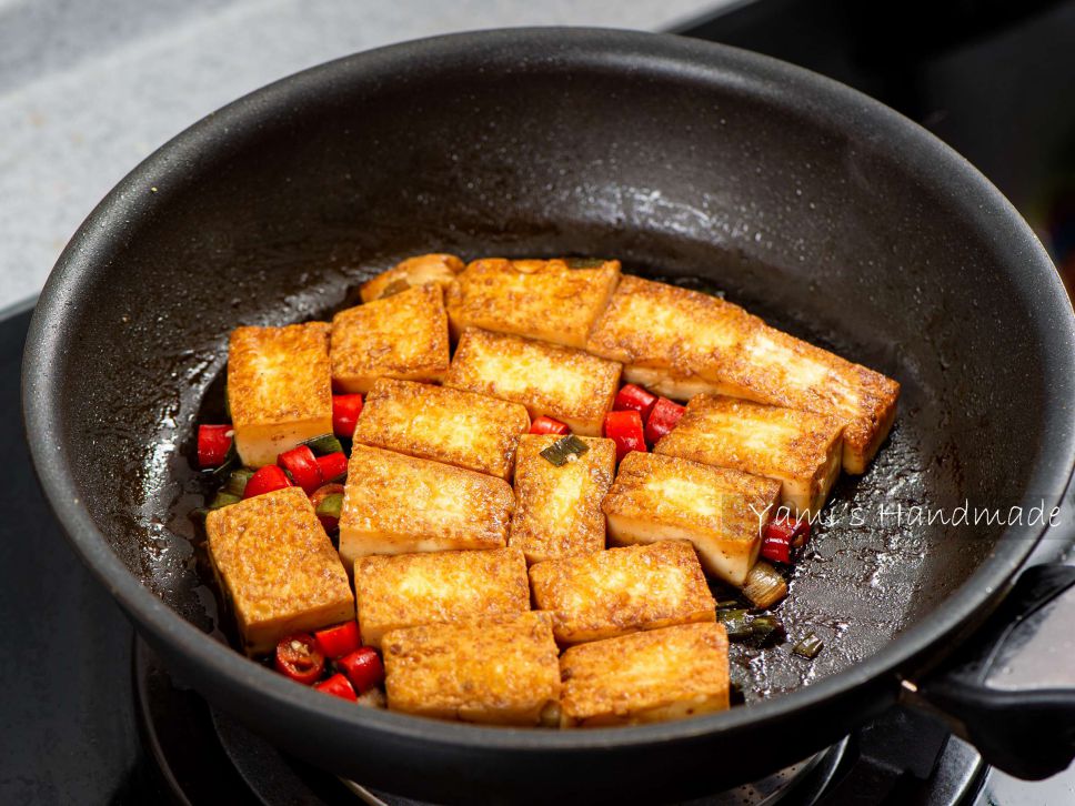 葱烧鸡蛋豆腐【家常料理】【豆腐不破诀窍】的加工步骤