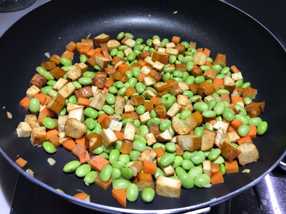 👩🏻‍🍳毛豆炒豆干的加工步骤