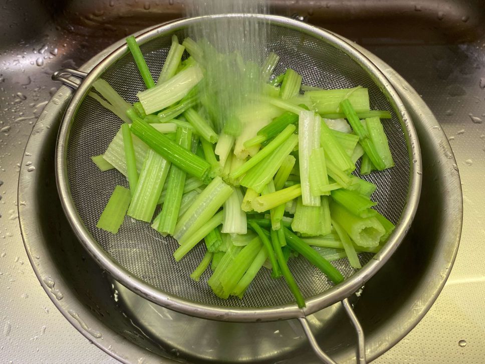 「蔬食」干丝炒肉的加工步骤