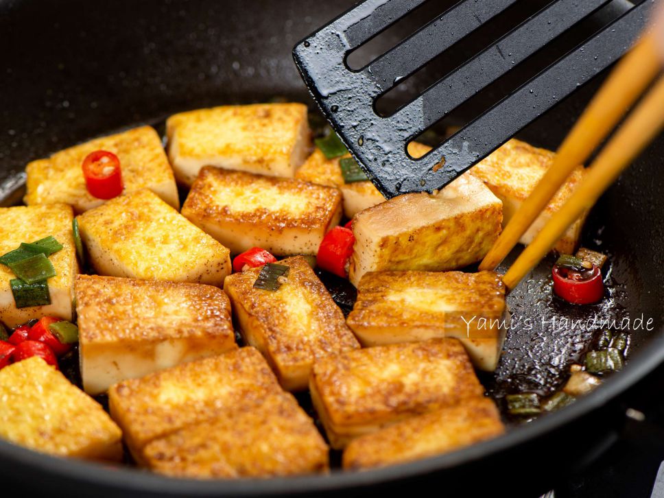 葱烧鸡蛋豆腐【家常料理】【豆腐不破诀窍】的加工步骤