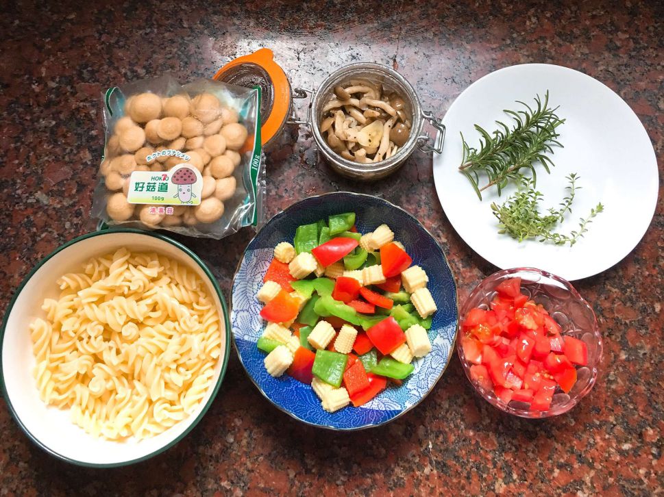 油渍菇菇彩蔬意大利面😋【好菇道好食光】的加工步骤