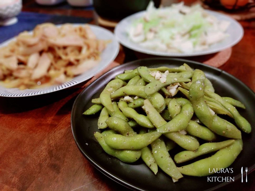 凉拌蒜香毛豆的加工步骤