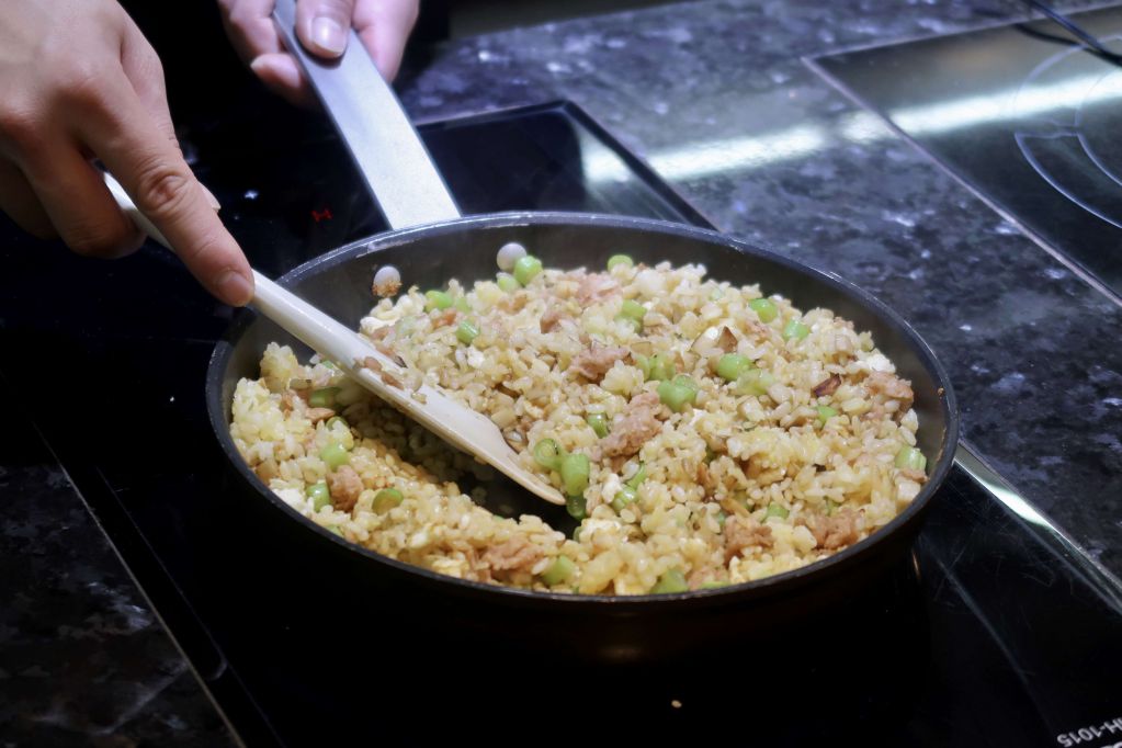 新猪肉杏鲍菇炒饭(五辛素)的加工步骤