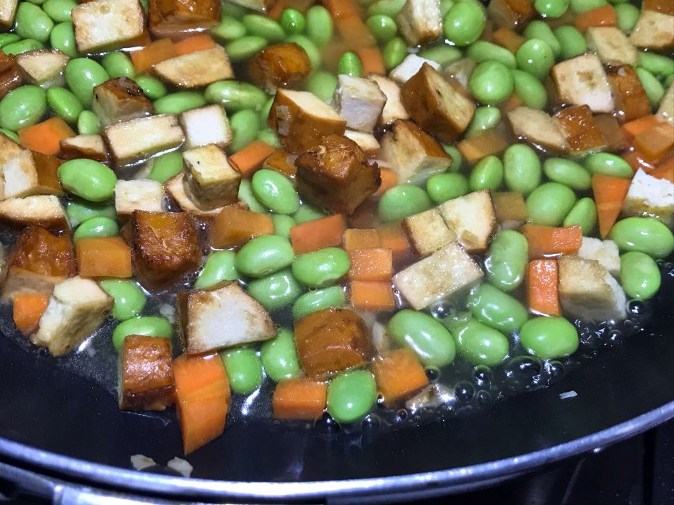 👩🏻‍🍳毛豆炒豆干的加工步骤