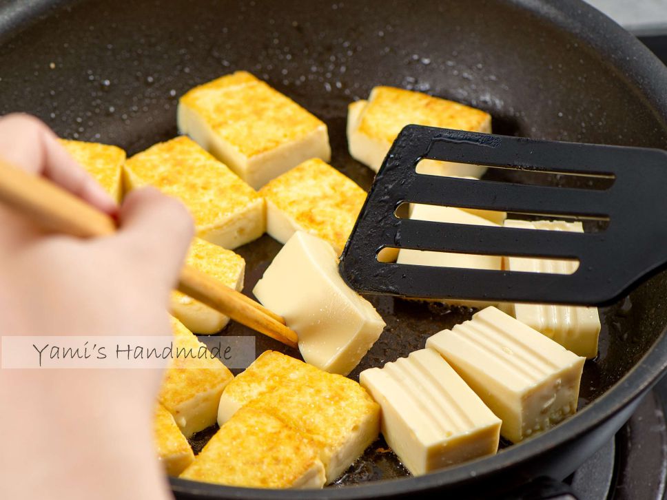 葱烧鸡蛋豆腐【家常料理】【豆腐不破诀窍】的加工步骤