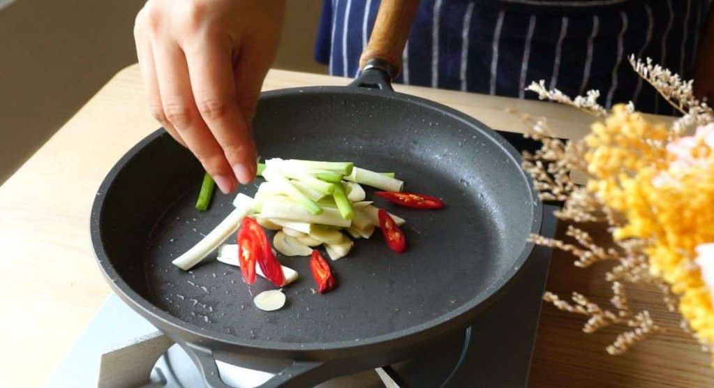 无敌下饭家常菜~葱烧豆腐!(视频食谱)的加工步骤