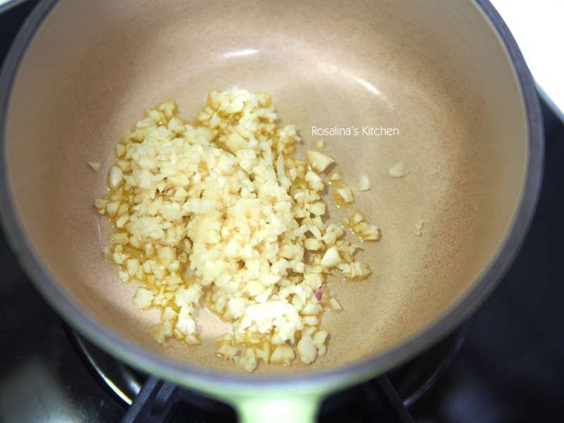 豪华版番茄炒蛋。蒜味版的加工步骤