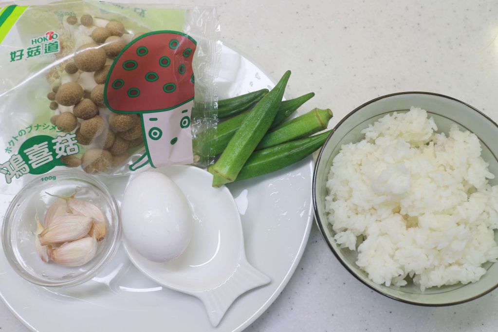 元气菇菇大蒜炒饭【好菇道亲子食光】的加工步骤