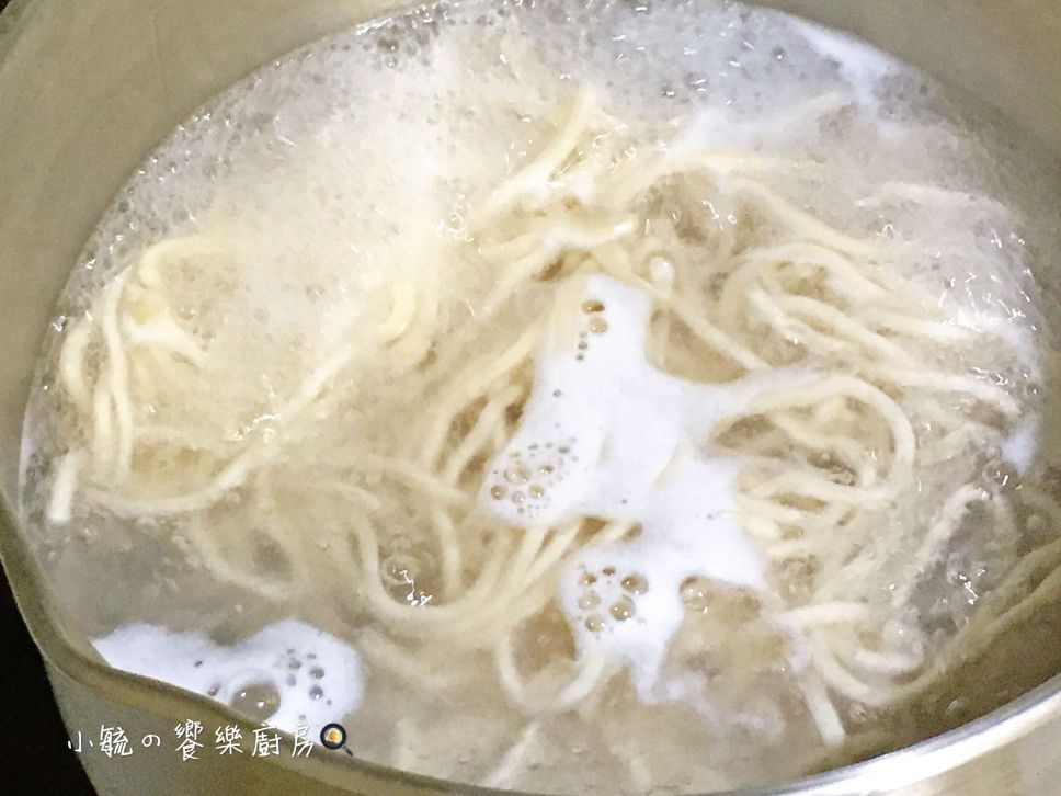 蕃茄鸡蛋面的加工步骤