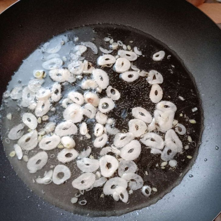 圣诞餐 蒜味橄榄油意大利面的加工步骤