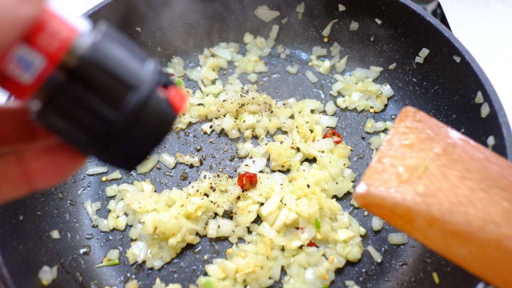 [A cook] 蒜香橄榄油辣椒意大利面的加工步骤