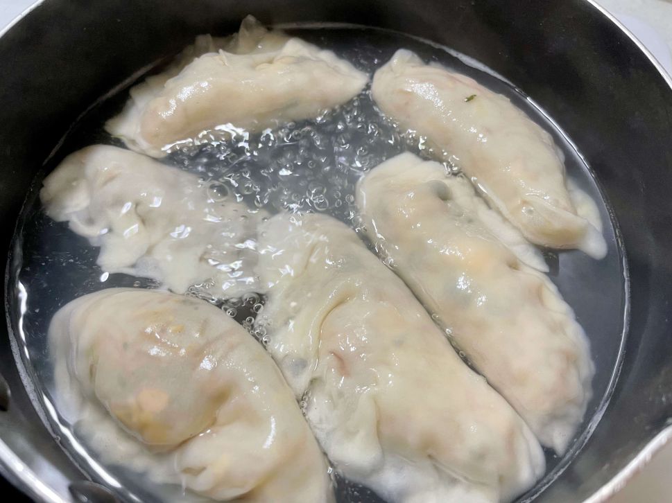 手工香菇冬粉素食水饺（含葱、姜）的加工步骤