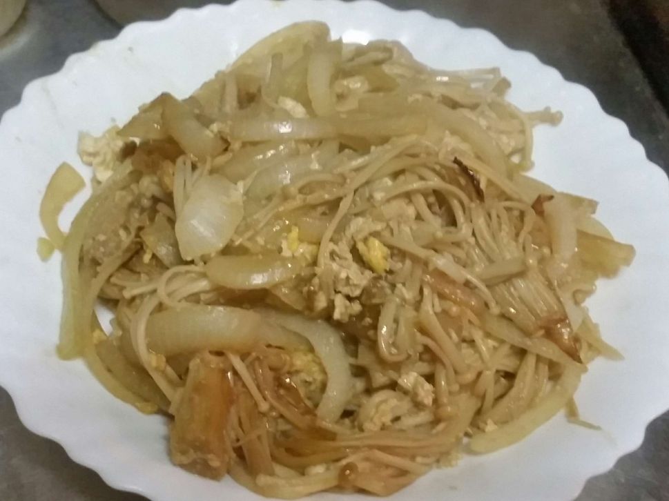 金针菇炒洋葱（可做盖饭）的加工步骤