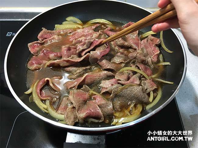 两步骤完成牛丼(懒人煮法)的加工步骤