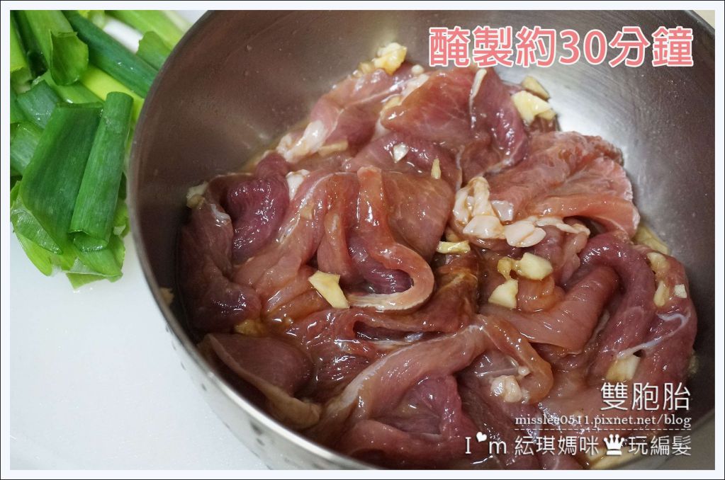 【葱爆里肌肉】备料简单。料理快速的加工步骤