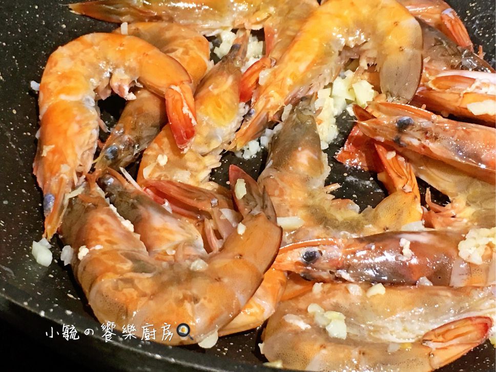 胡椒虾🦐5分钟快速料理的加工步骤