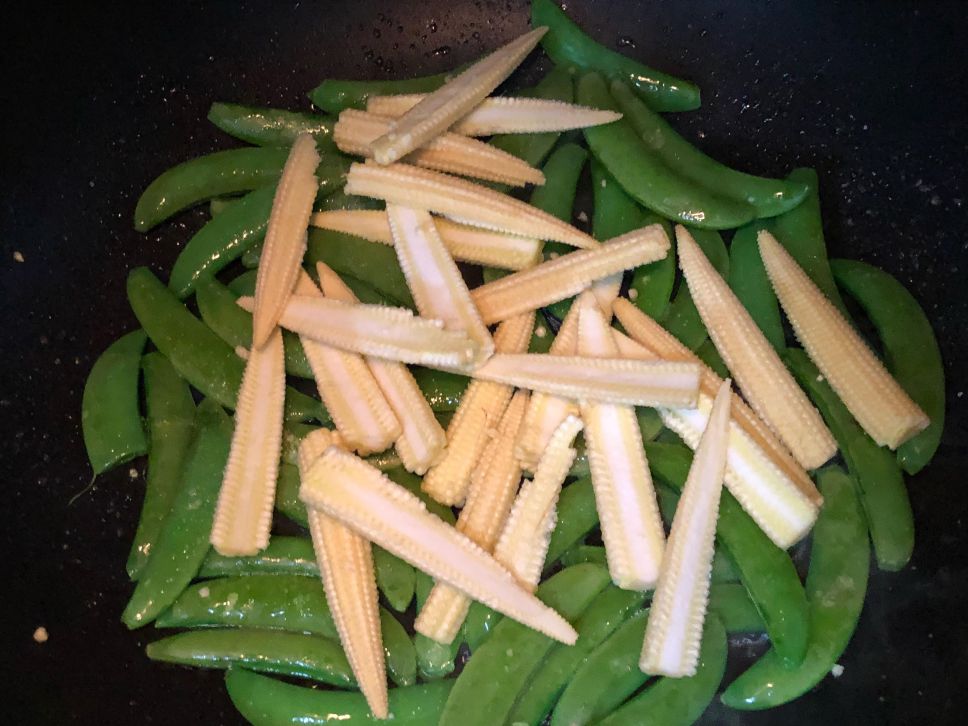 雪笋炒甜豆【素食】的加工步骤