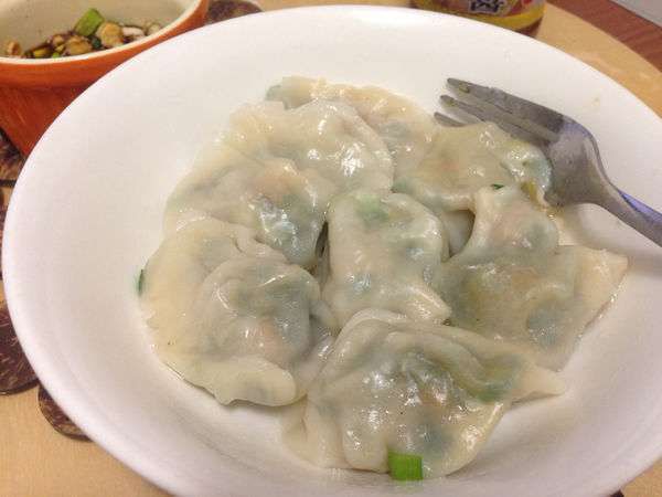 [懒洋洋实验室]３分钟微波炉煮水饺的加工步骤