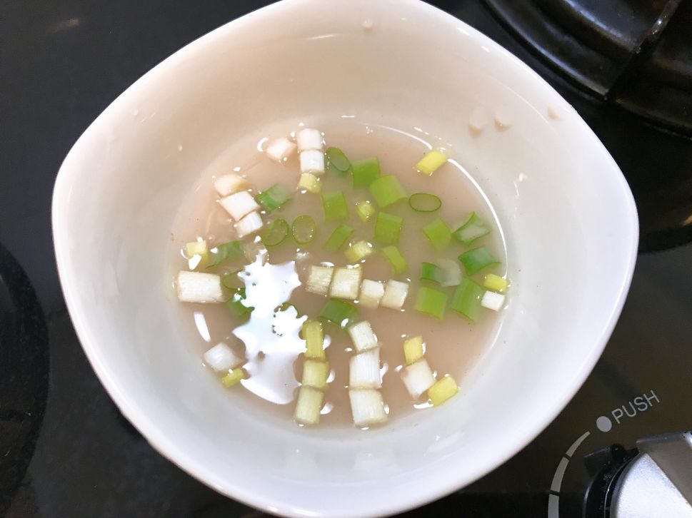 快速早餐宵夜～莲藕粉葱花蛋煎(适合幼儿)的加工步骤