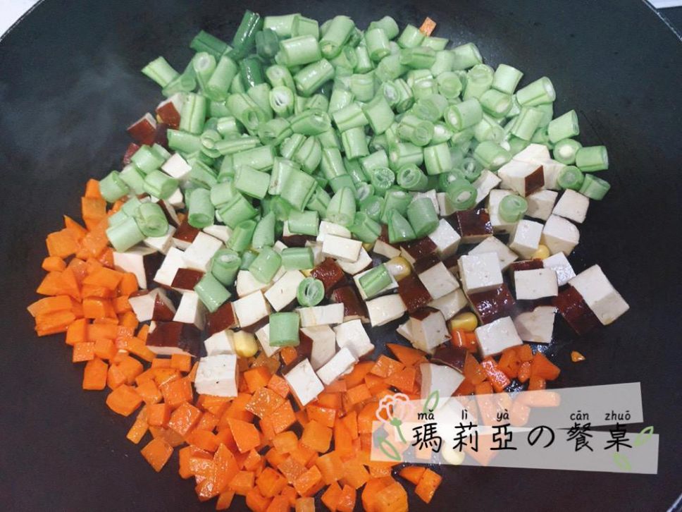 酱烧豆干玉米四季豆末～快速上桌！的加工步骤